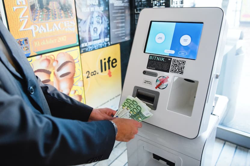 Dal bancomat ai fondi, così la finanza tradizionale si accorge dei Bitcoin