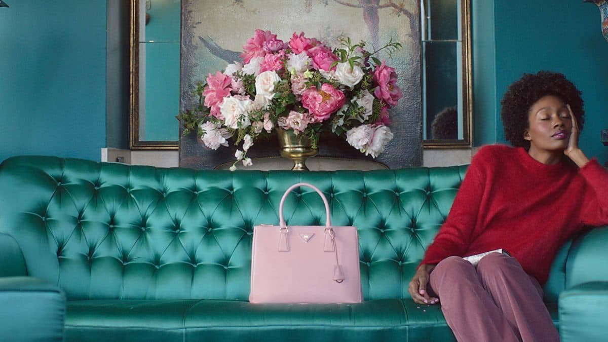 Prada va al cinema con "The Postman's Gifts"