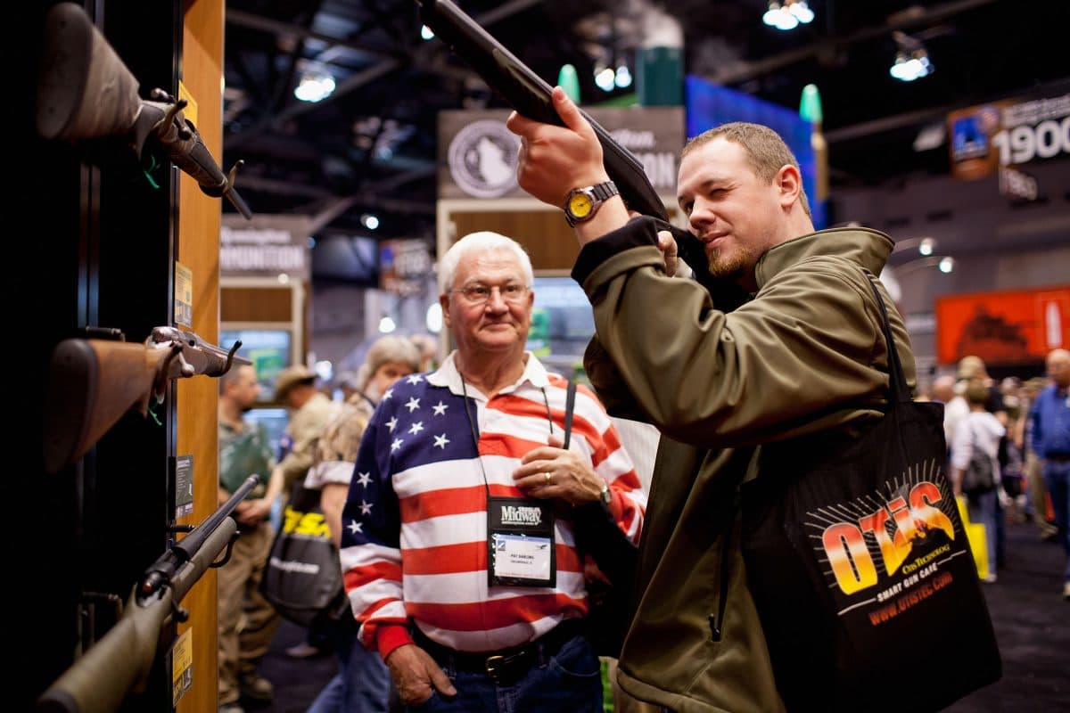 Meno Rambo con Trump: lo strano caso della bancarotta Remington