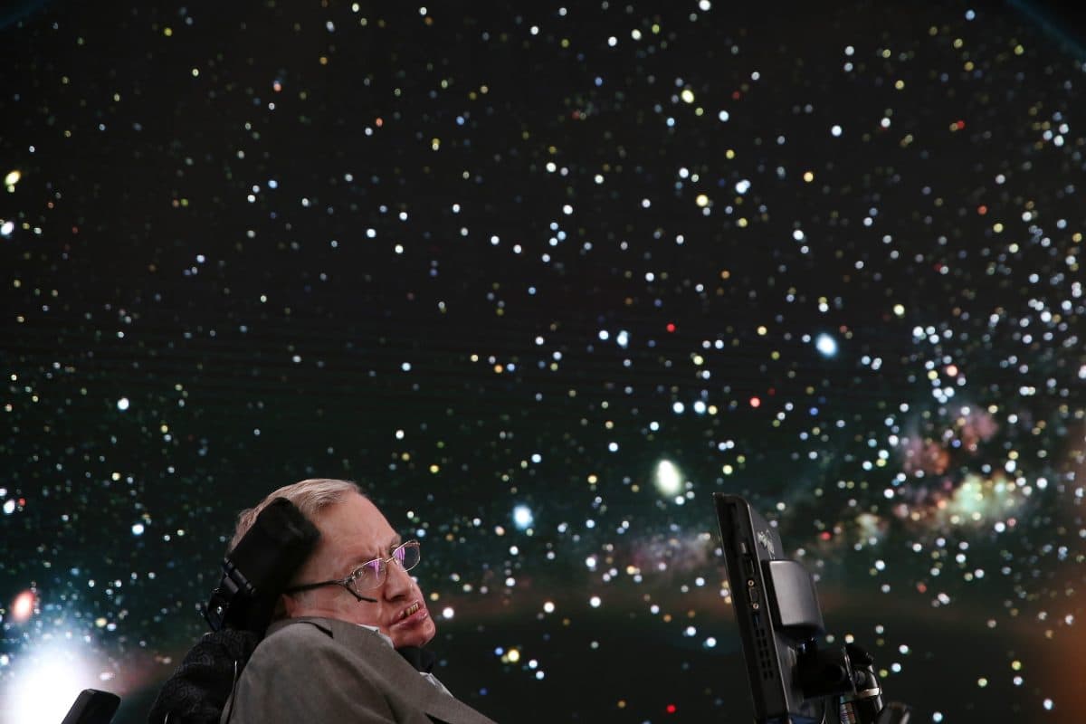 Quando Stephen Hawking lanciava l'allarme sull'intelligenza artificiale