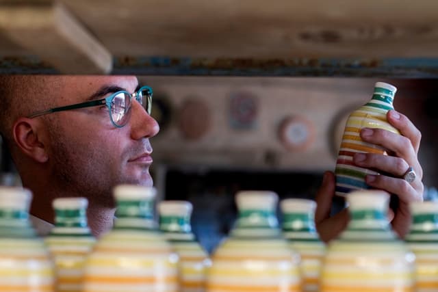 L'olio negli orci di ceramica partito da Andria e arrivato agli chef stellati