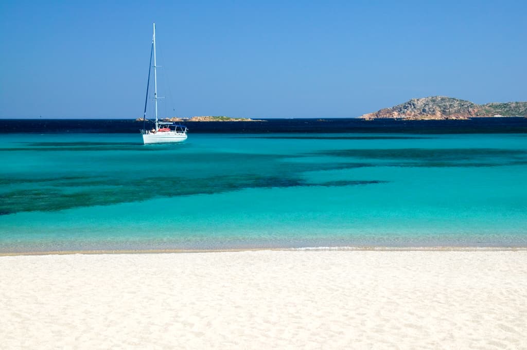 La Costa Smeralda si rifà il trucco per la nuova stagione a 5 stelle