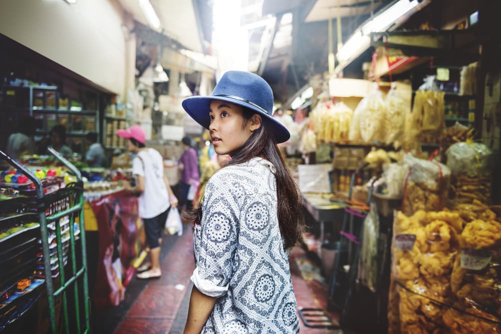 Perché sarebbe meglio spendere soldi in esperienze e non in beni materiali