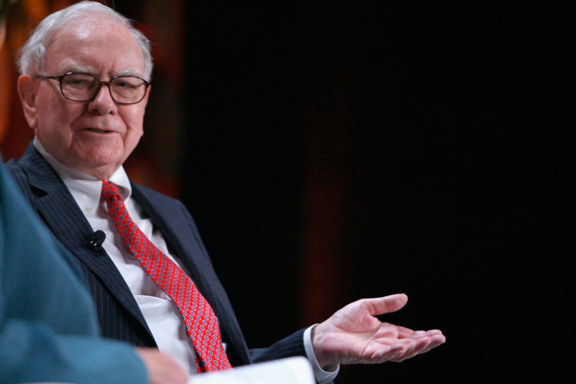 Il ko delle Borse non spaventa Warren Buffett, che ha 128 miliardi da usare