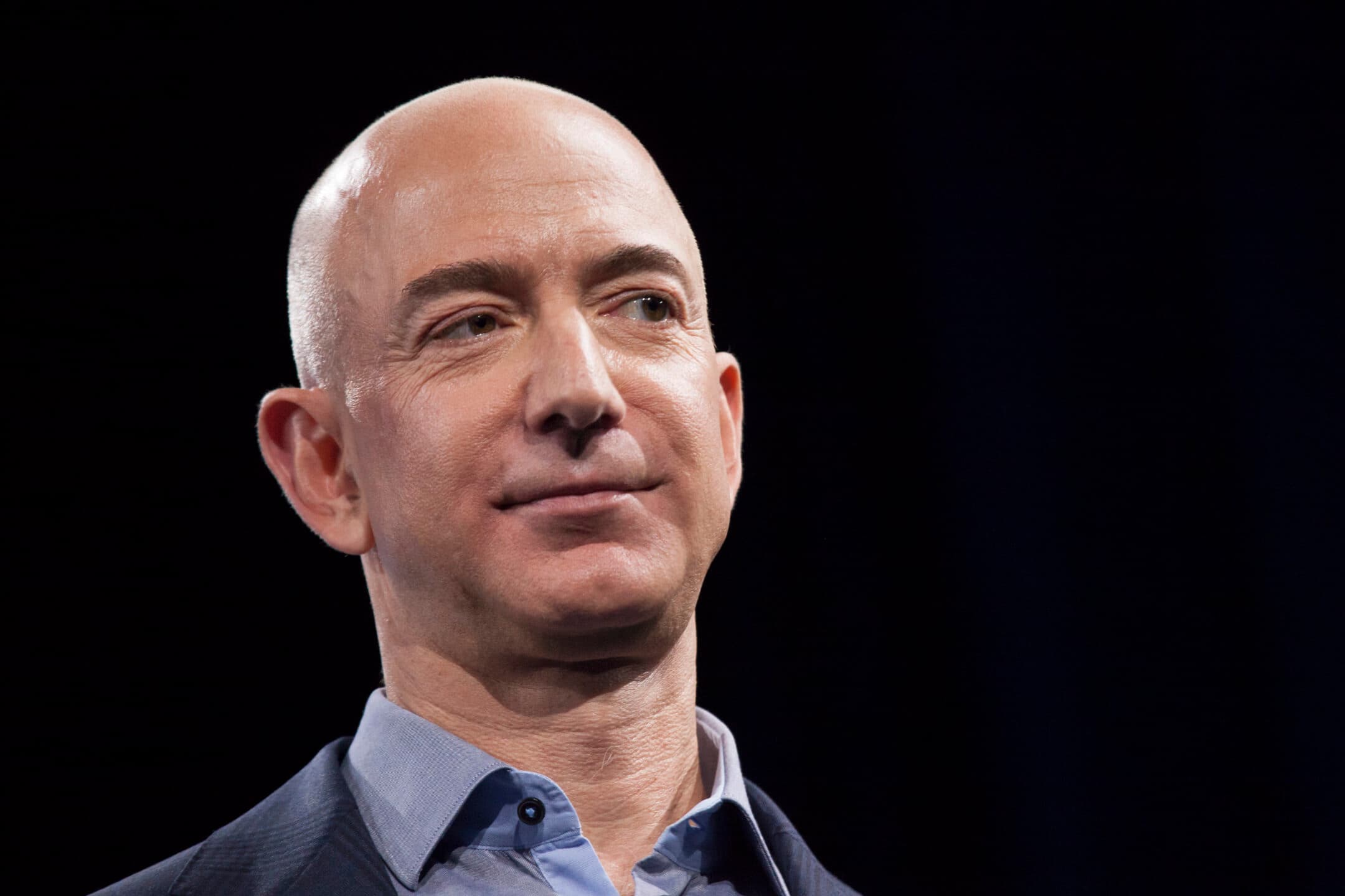 Amazon, 1000 miliardi dopo: un'intervista esclusiva a Jeff Bezos