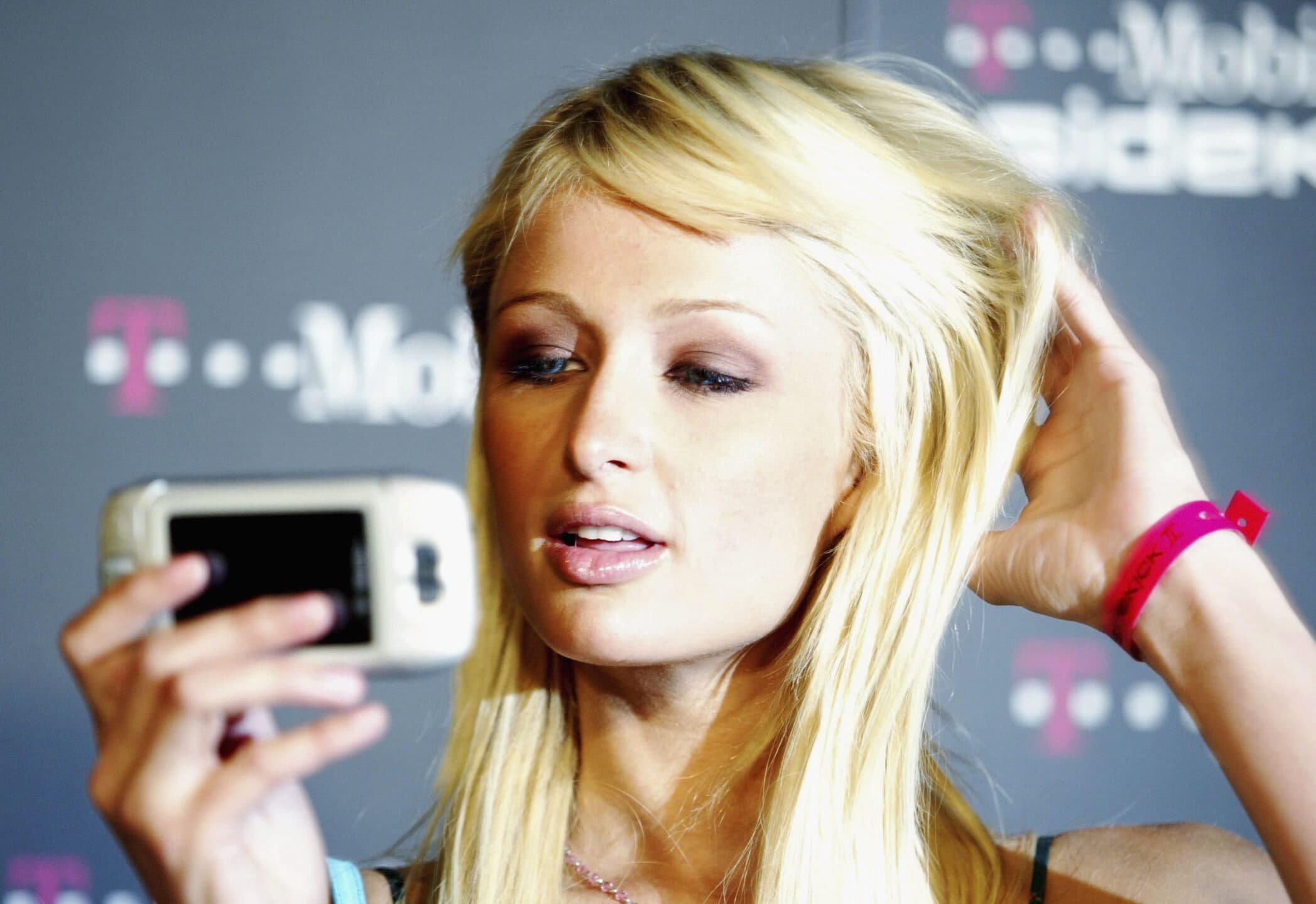 Paris Hilton diversifica nell'hi-tech, con una app