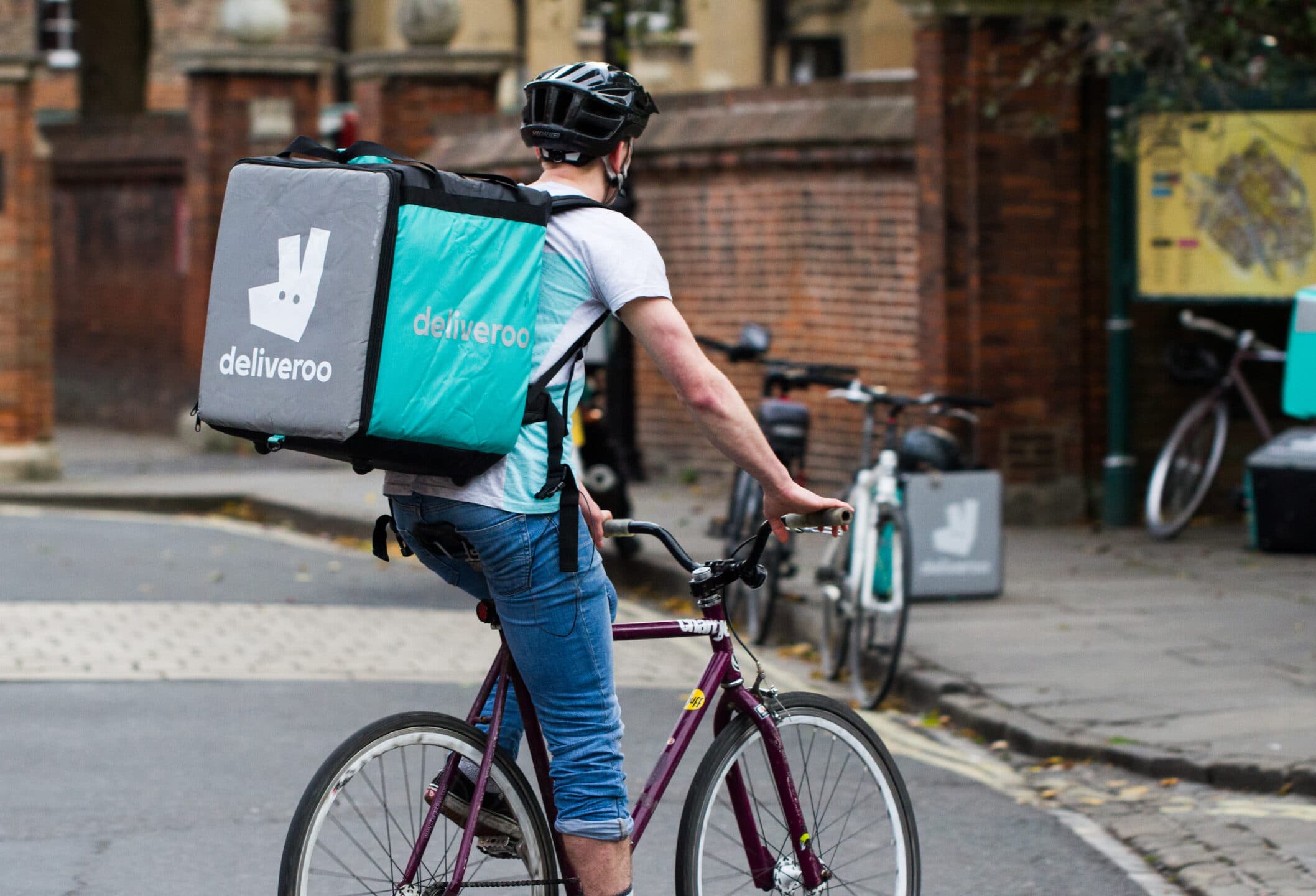 DoorDash punta Deliveroo con un’offerta da 3,6 miliardi: il titolo balza a Londra