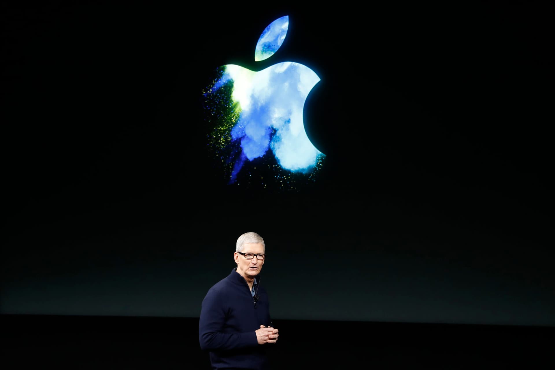 Tim Cook scende in campo al fianco della Protezione civile italiana