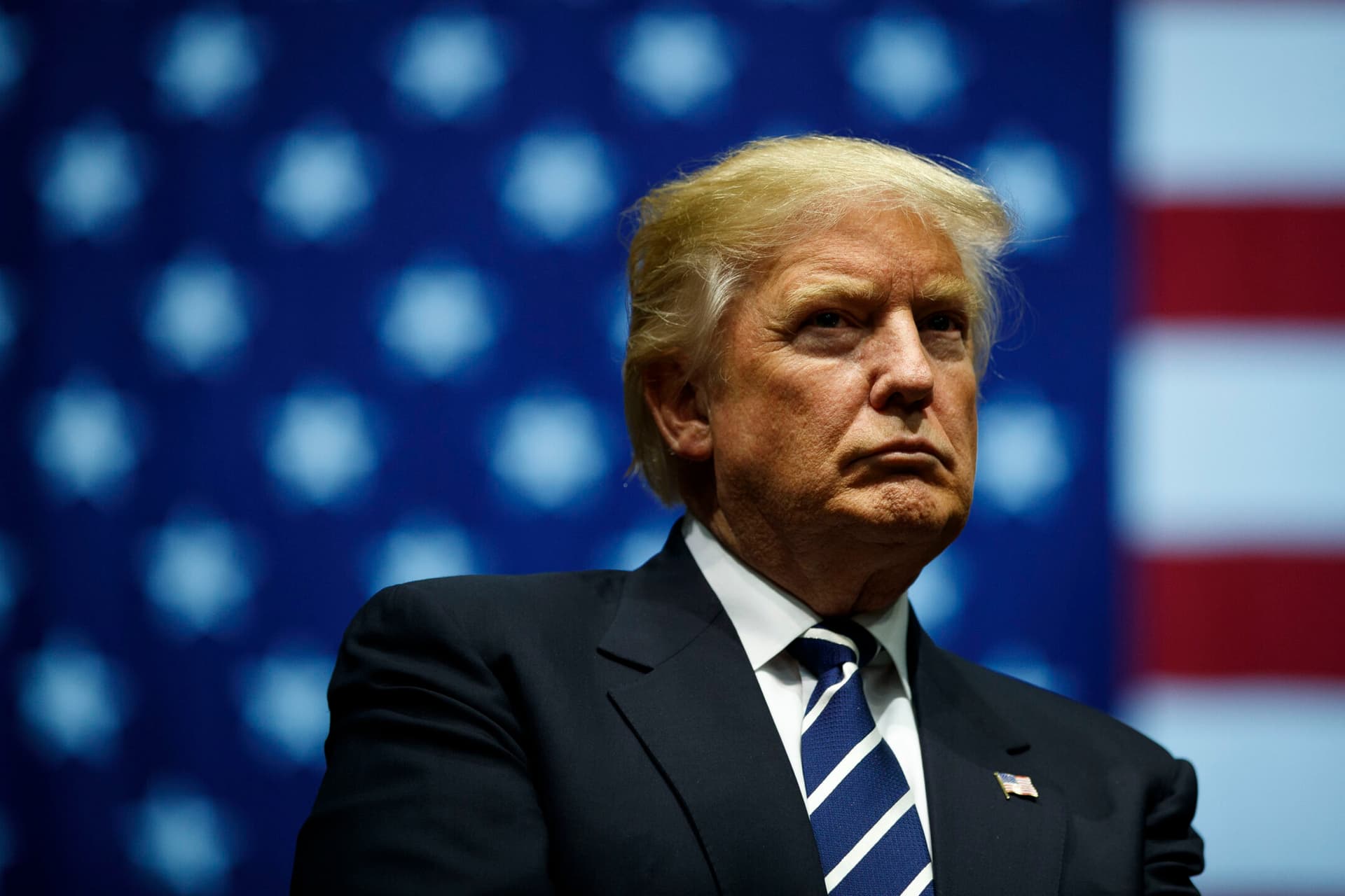 Dopo Twitter e Facebook anche YouTube blocca Donald Trump