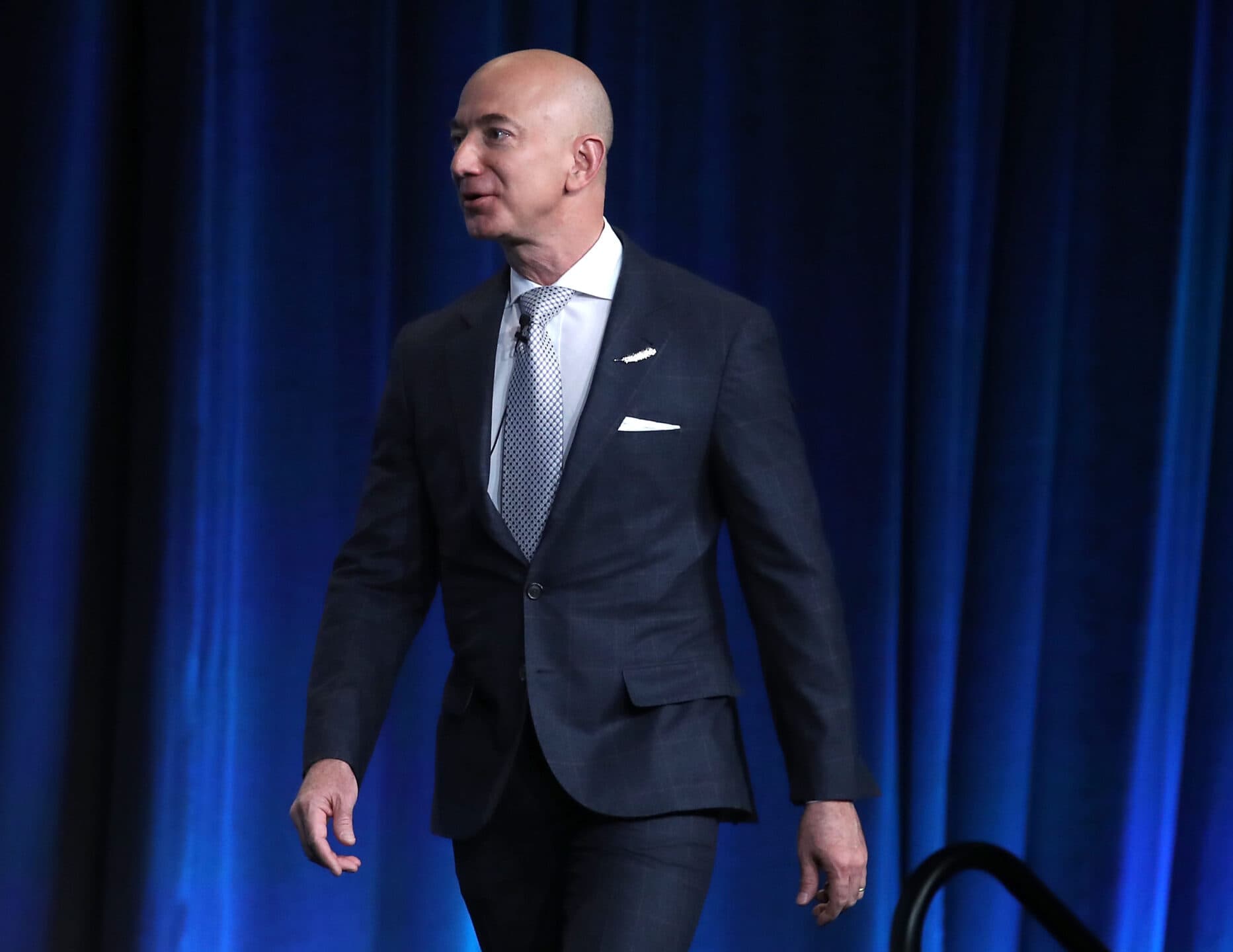 Jeff Bezos e Amazon lanciano un fondo da 2 miliardi per l’ambiente