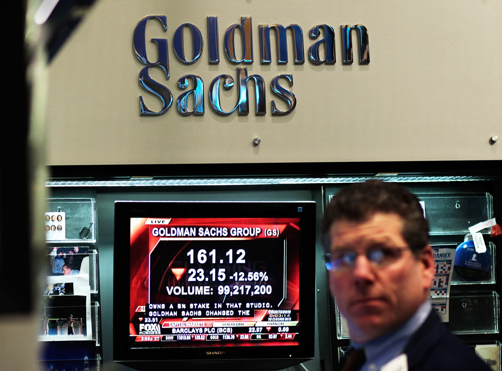 La cravatta di Goldman Sachs e i costumi emergenti della neo finanza