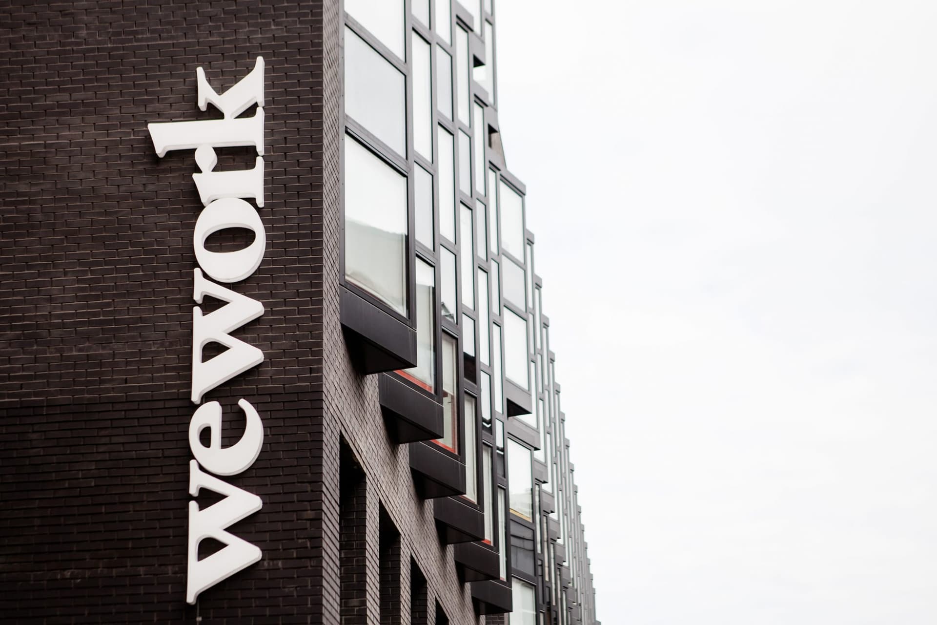 Dalla crisi congelata a quella dislocata: lezioni per i leader dal caso WeWork