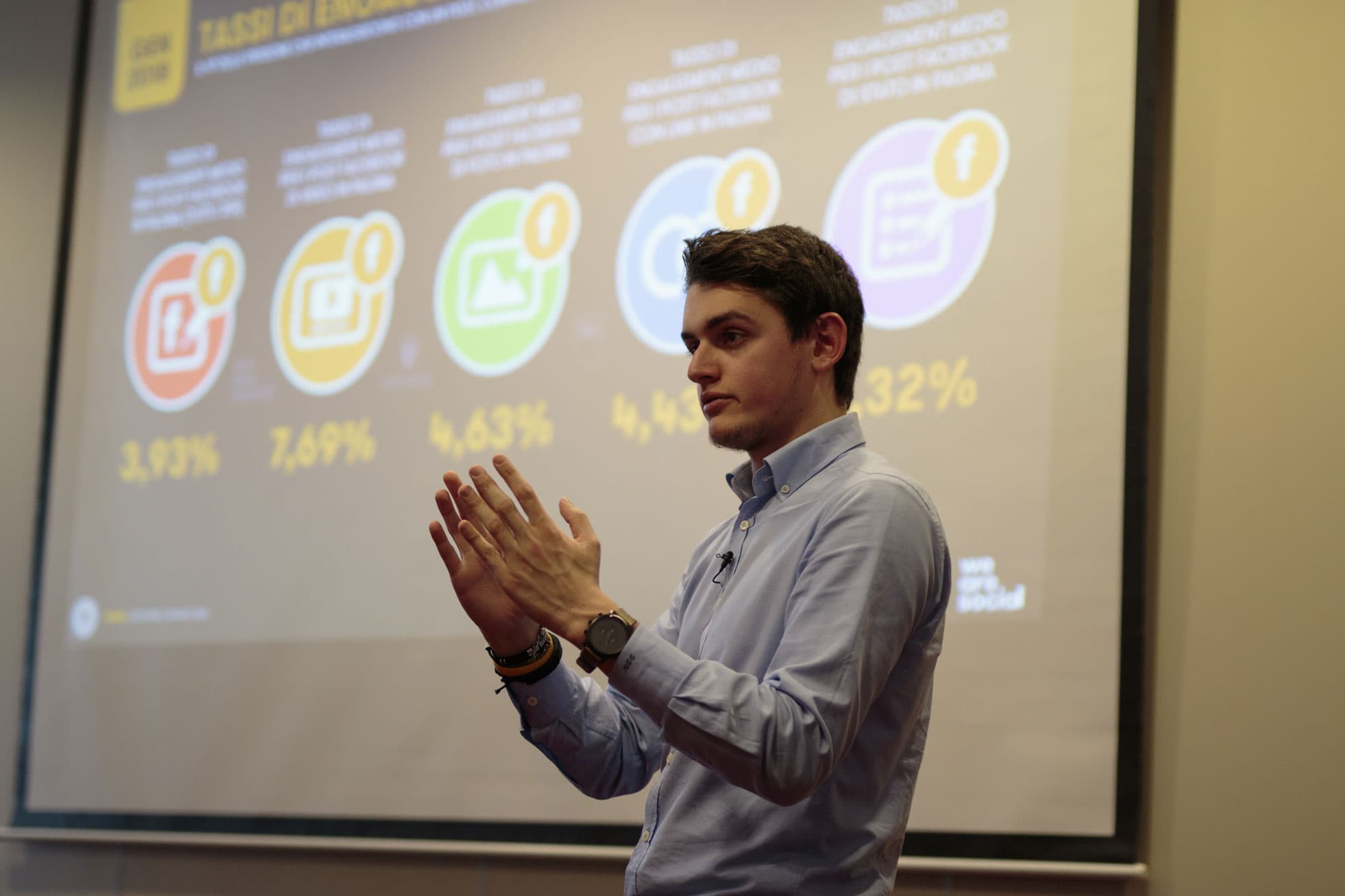 Internet sicuro per i ragazzi: chi è il prof 23enne che insegna i social nelle scuole