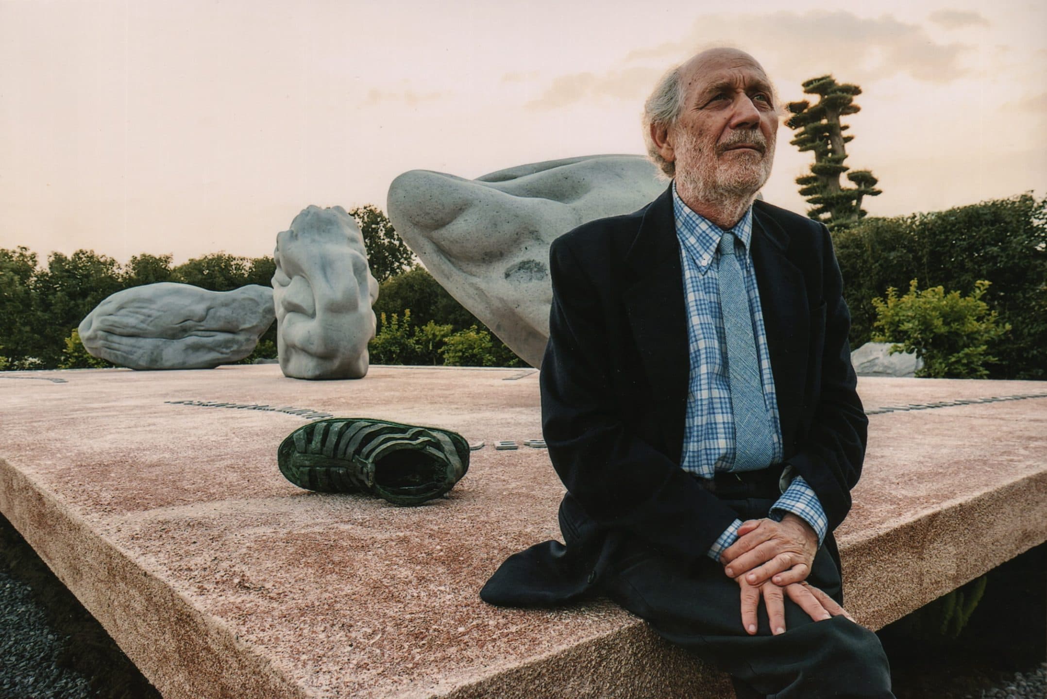 Arte, denaro e media: l'intervista "da cancellare" a Emilio Isgrò