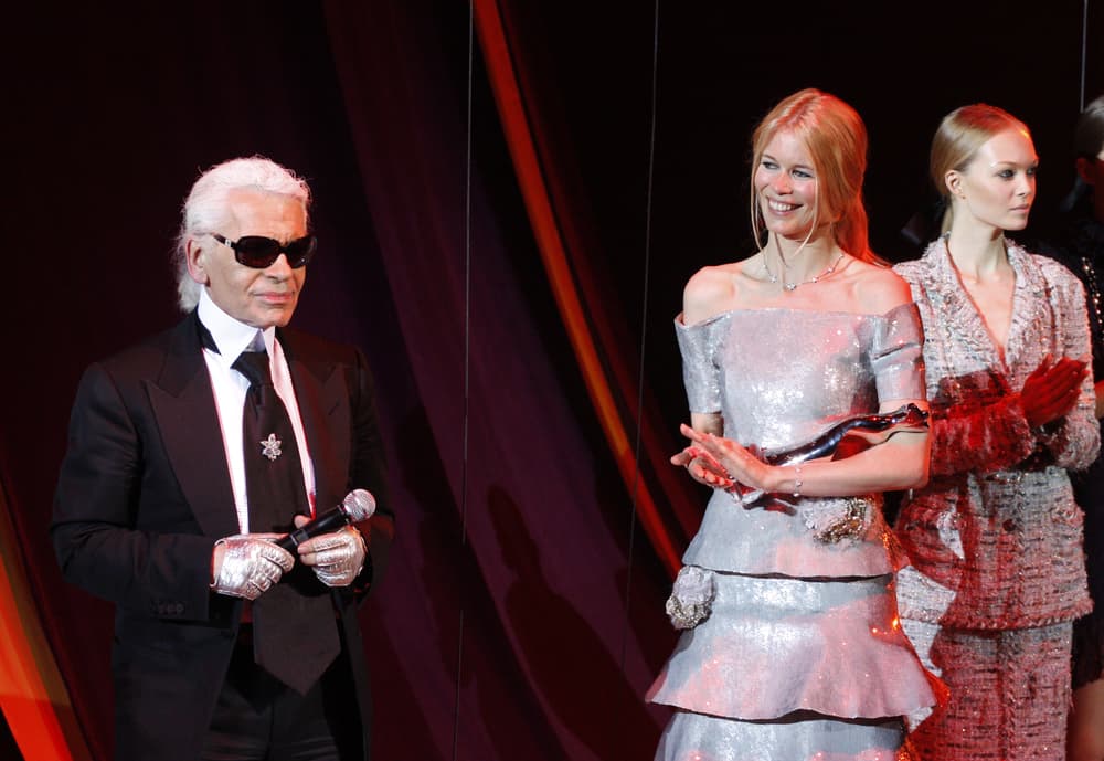 Il mondo della moda piange l'icona di stile Karl Lagerfeld