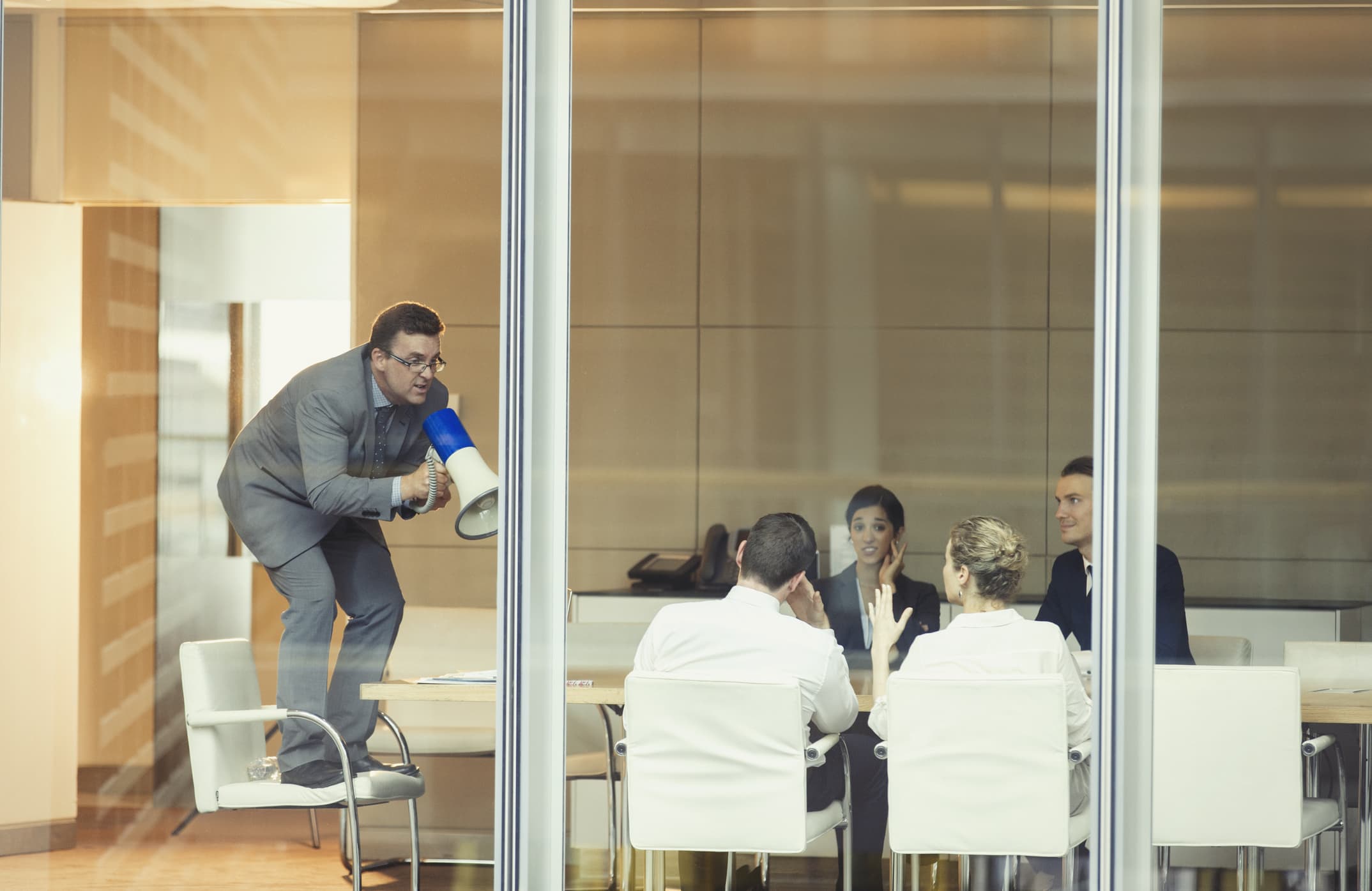 Perché così tanti incompetenti ricoprono posizioni di vertice