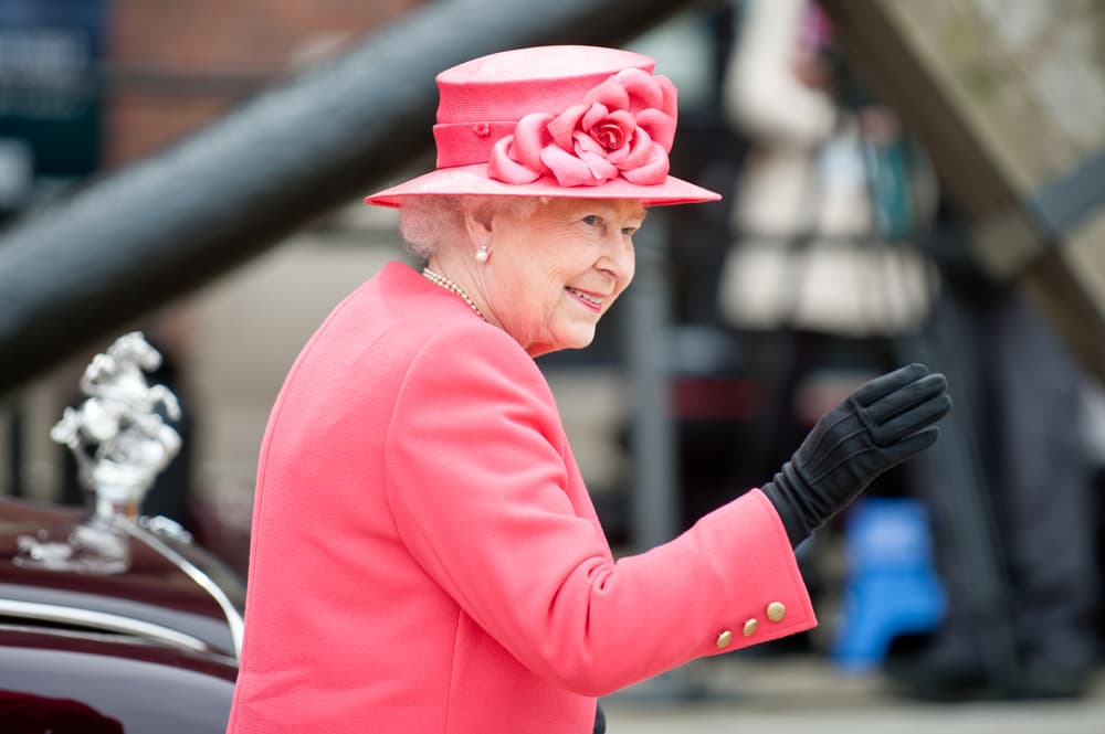 La Regina Elisabetta cerca un digital guru per curare l’immagine della Royal Family
