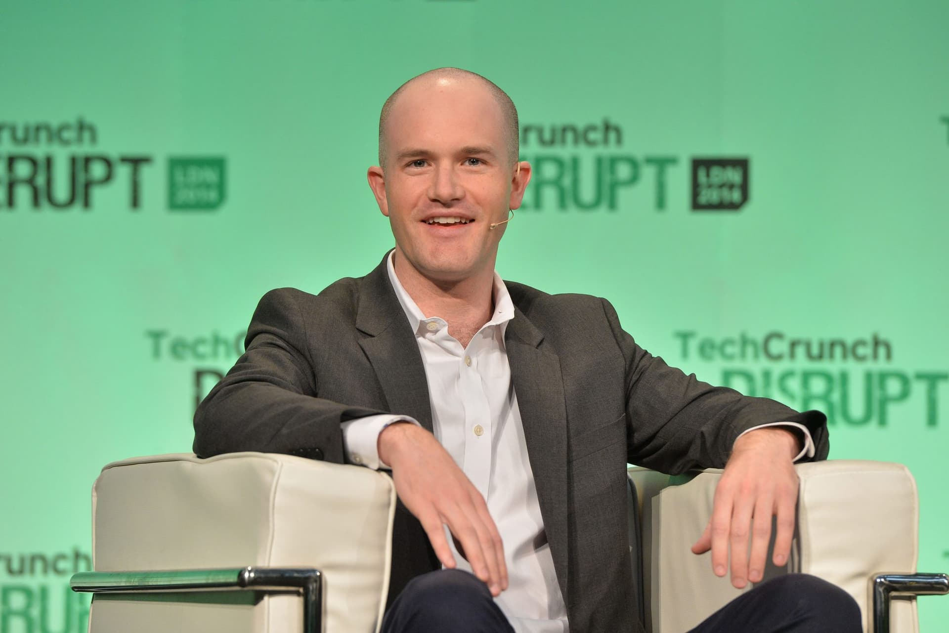 Coinbase, il debutto a Wall Street è un successo: capitalizzazione a 85 miliardi