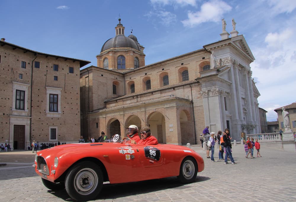 Le supercar del passato all'asta al Museo Mille Miglia di Brescia