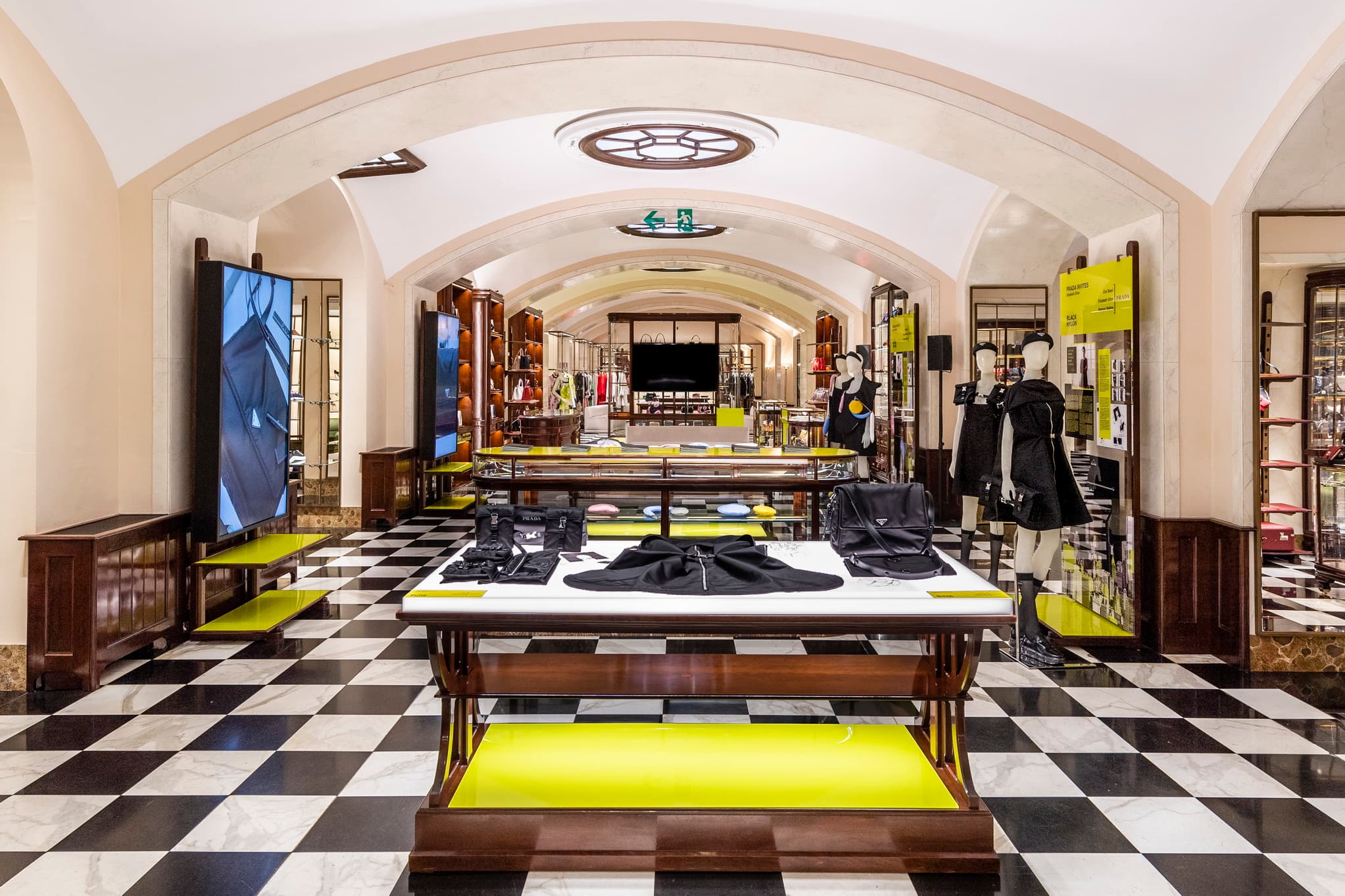 Moda e architettura sono le protagoniste del nuovo progetto al femminile di Prada