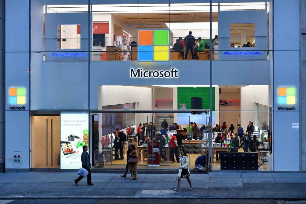 Microsoft decide la svolta: chiuderà per sempre i suoi negozi fisici
