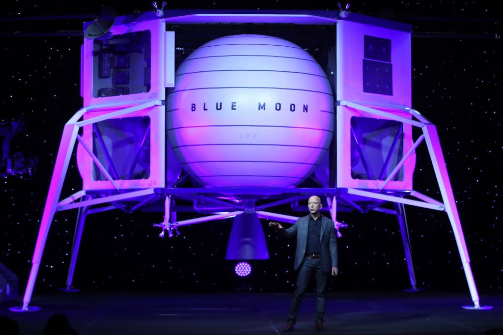 L’uomo più ricco del mondo ha presentato un veicolo per andare sulla Luna