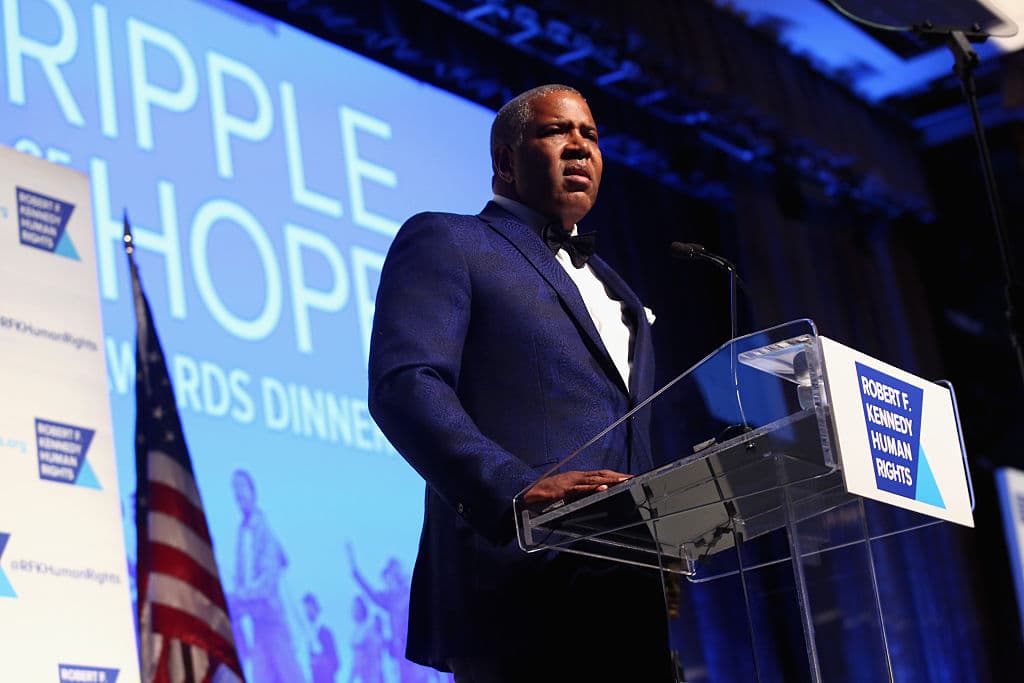 Chi è il miliardario americano che ha pagato i debiti universitari a 400 laureati