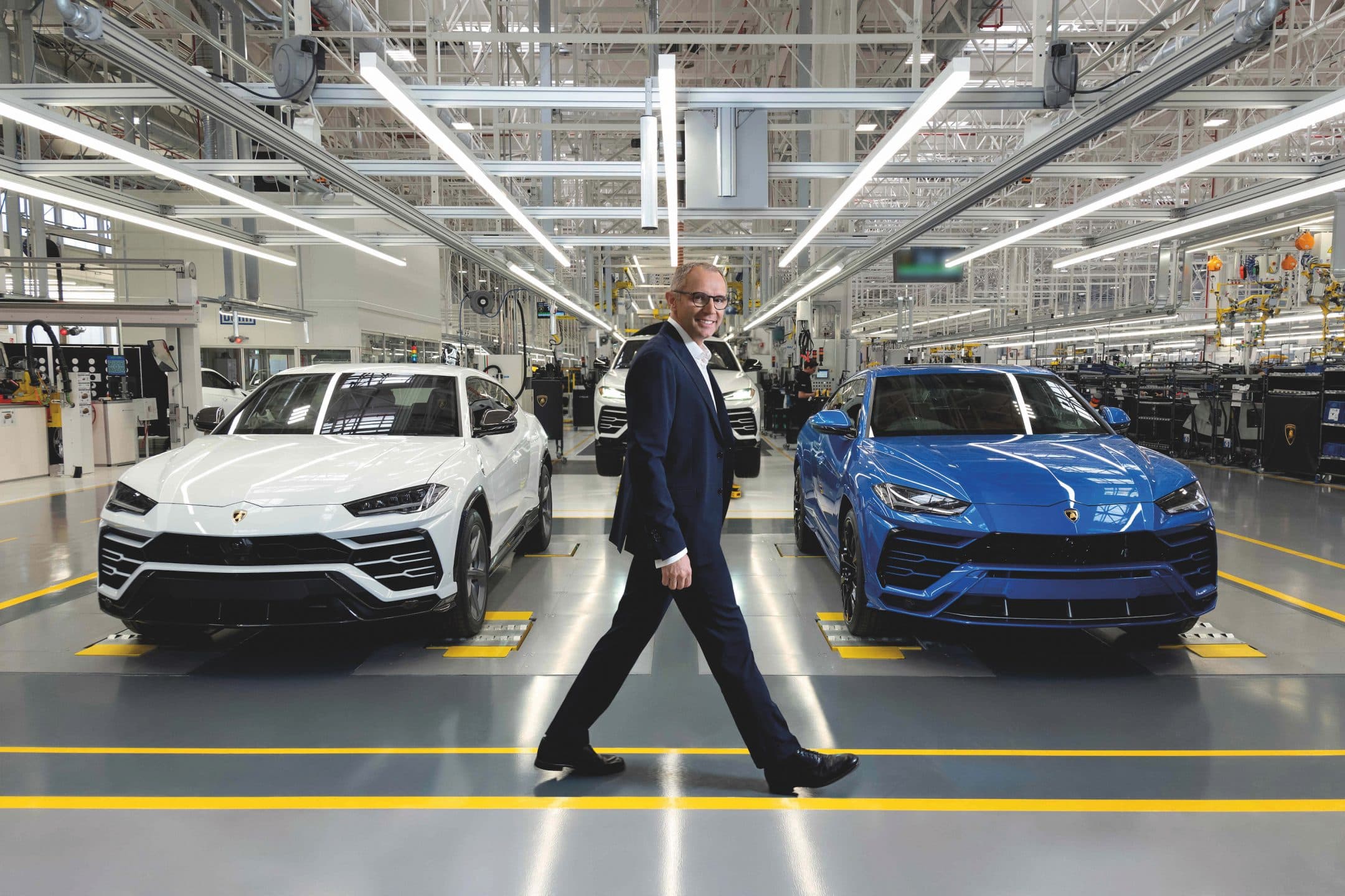 Anche Lamborghini si riconverte: via alla produzione di mascherine e visiere protettive