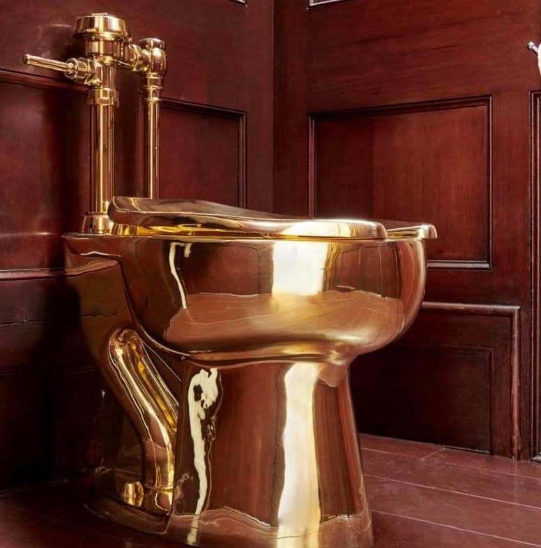 Trafugato “America”, il water in oro a 18 carati opera di Maurizio Cattelan