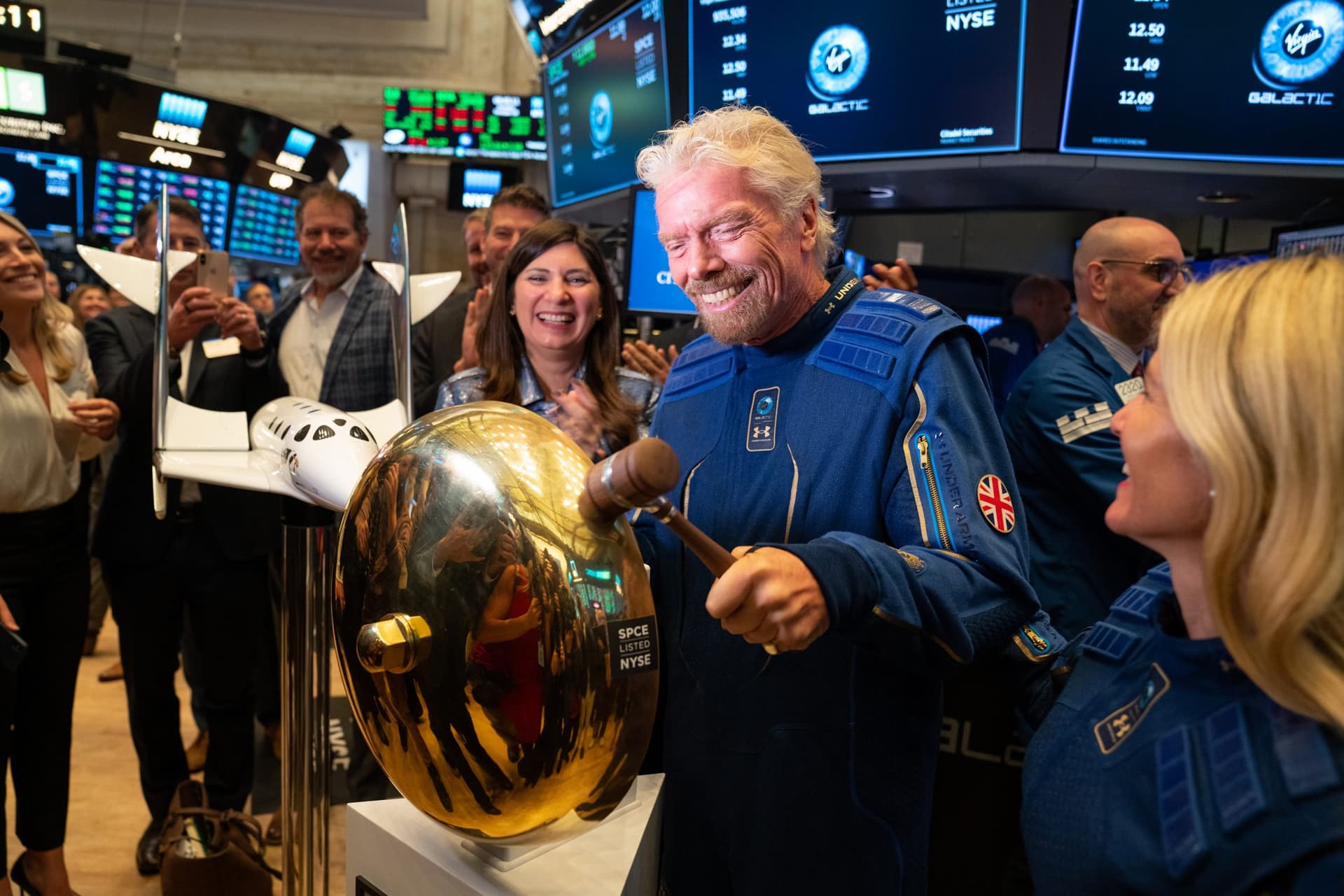 Problemi “spaziali” per Richard Branson: accusato di aver gonfiato i prezzi delle azioni di Virgin Galactic