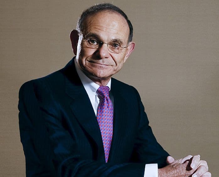 Chi è il miliardario che per Natale ha regalato 10 milioni di dollari ai suoi dipendenti