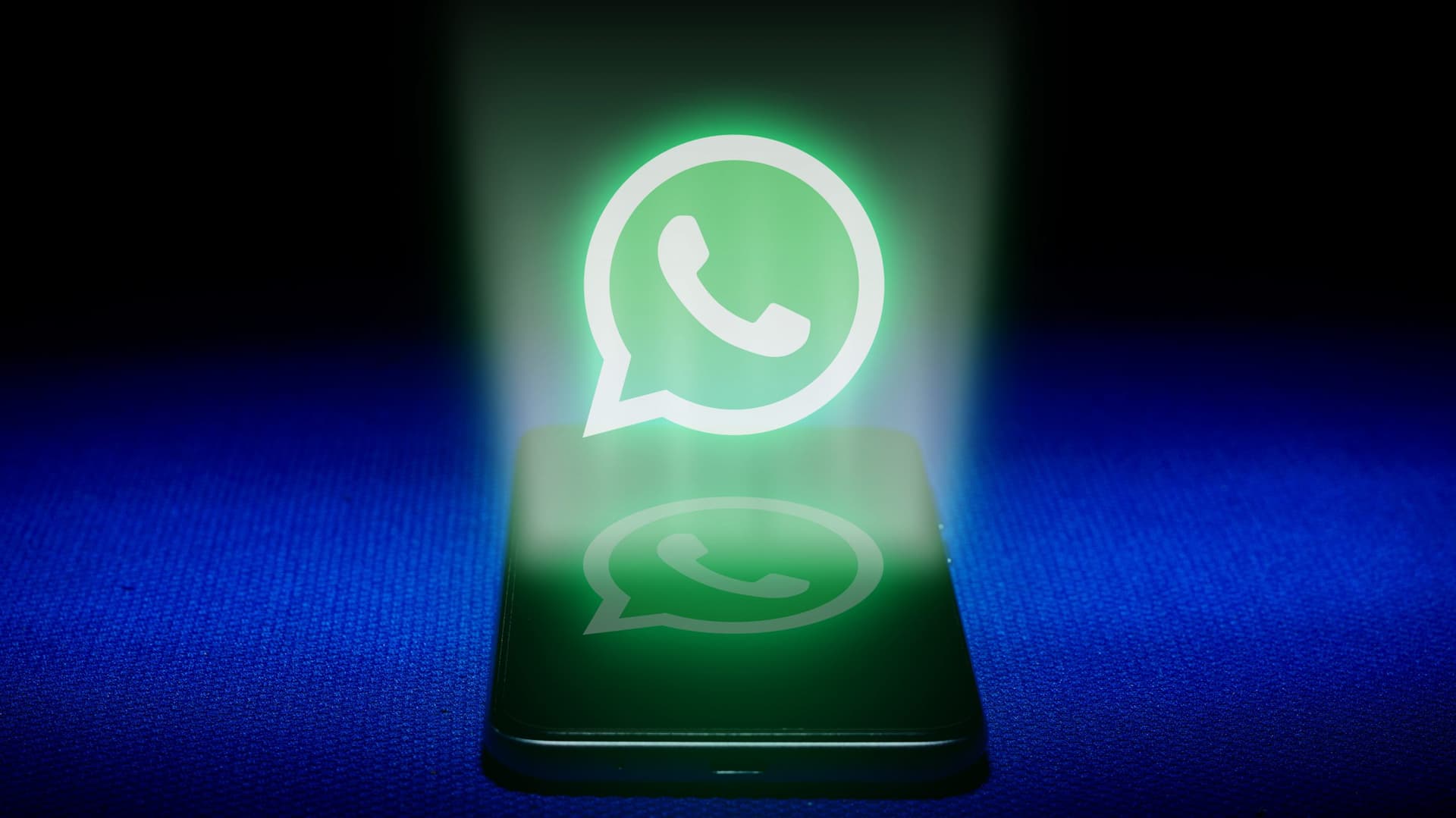 Di quanto è aumentato il traffico su Whatsapp e Facebook nell’Italia dell’isolamento