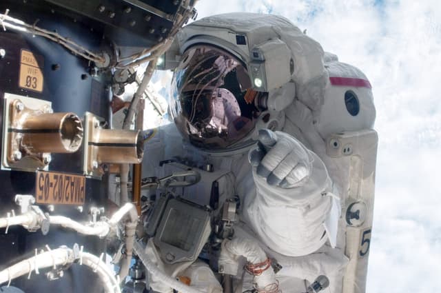 La Nasa ha un problema con il guardaroba: affidata la realizzazione delle tute spaziali a un consorzio privato