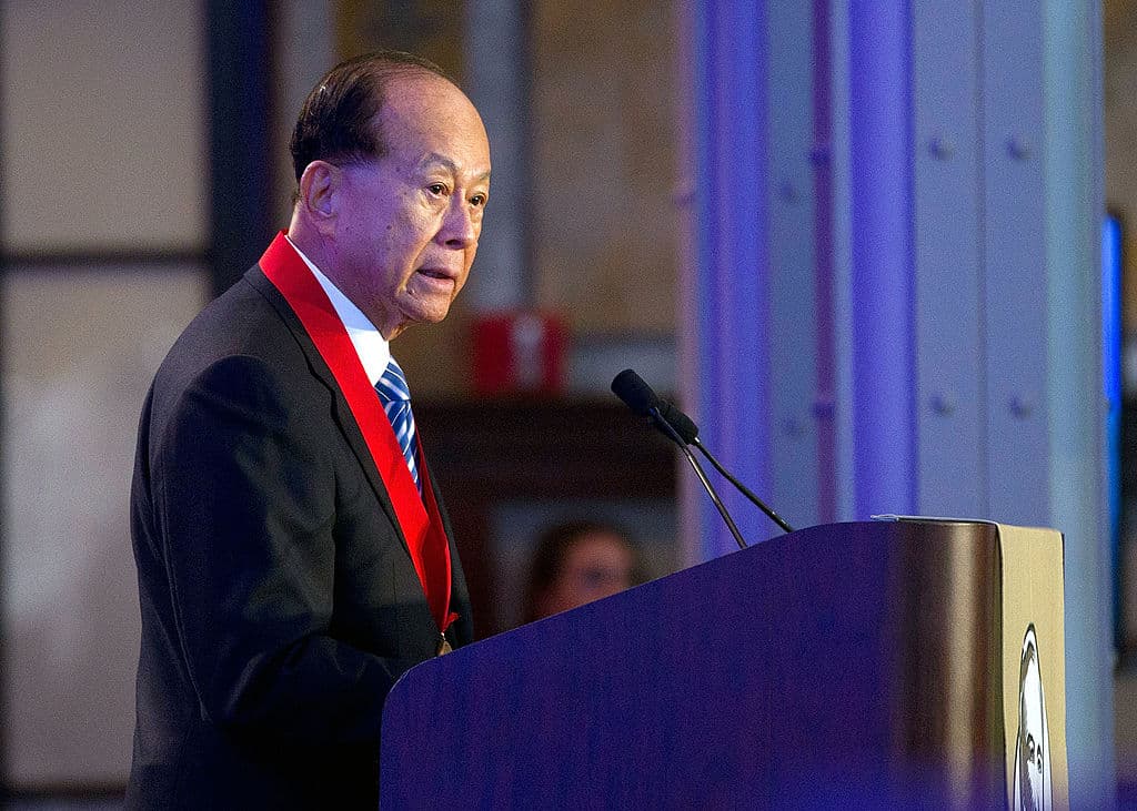 Storia di Li-Ka Shing, il Warren Buffett di Hong Kong partito come venditore