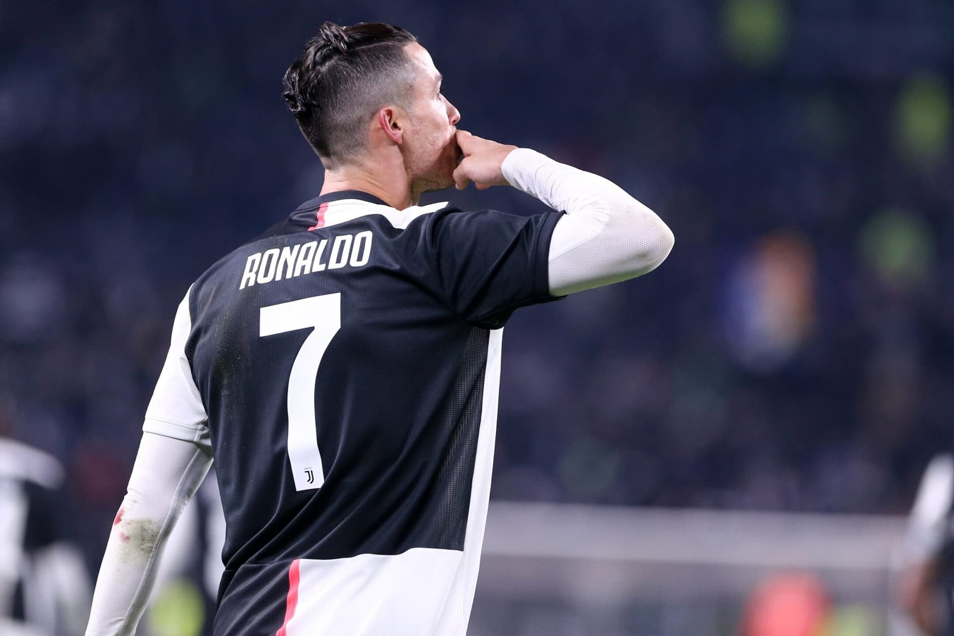 Cristiano Ronaldo, dalla Bugatti a un’isola: tutti i regali e le spese più folli