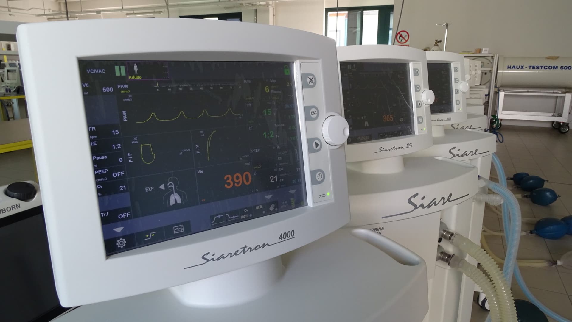 Nell’unica fabbrica italiana di respiratori: “Ecco come lavoreremo con Ferrari e FCA”