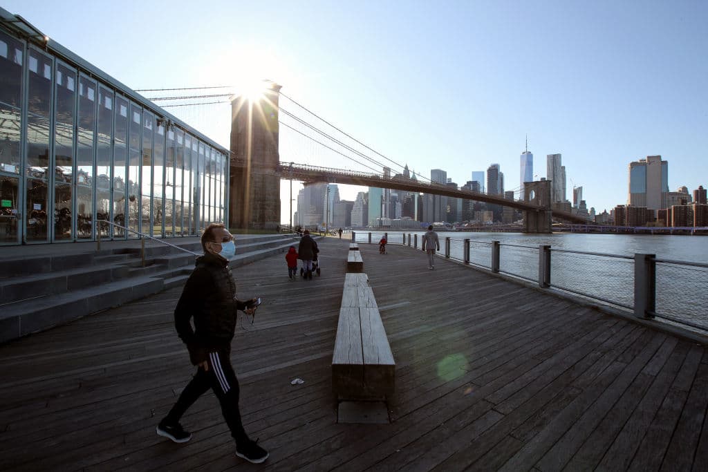 Libertà personali, media ed economia: come il resto del mondo affronta il Coronavirus