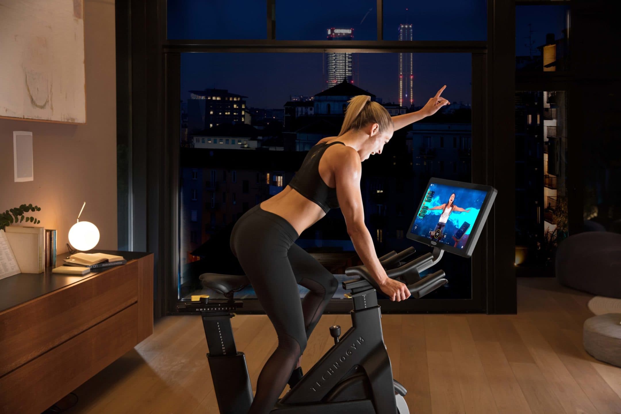 Allenarsi al tempo dell'isolamento in casa: le classi live e on demand di Technogym