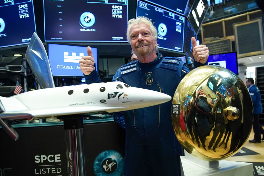 Richard Branson venderà azioni Virgin Galactic per sostenere il suo impero dei viaggi