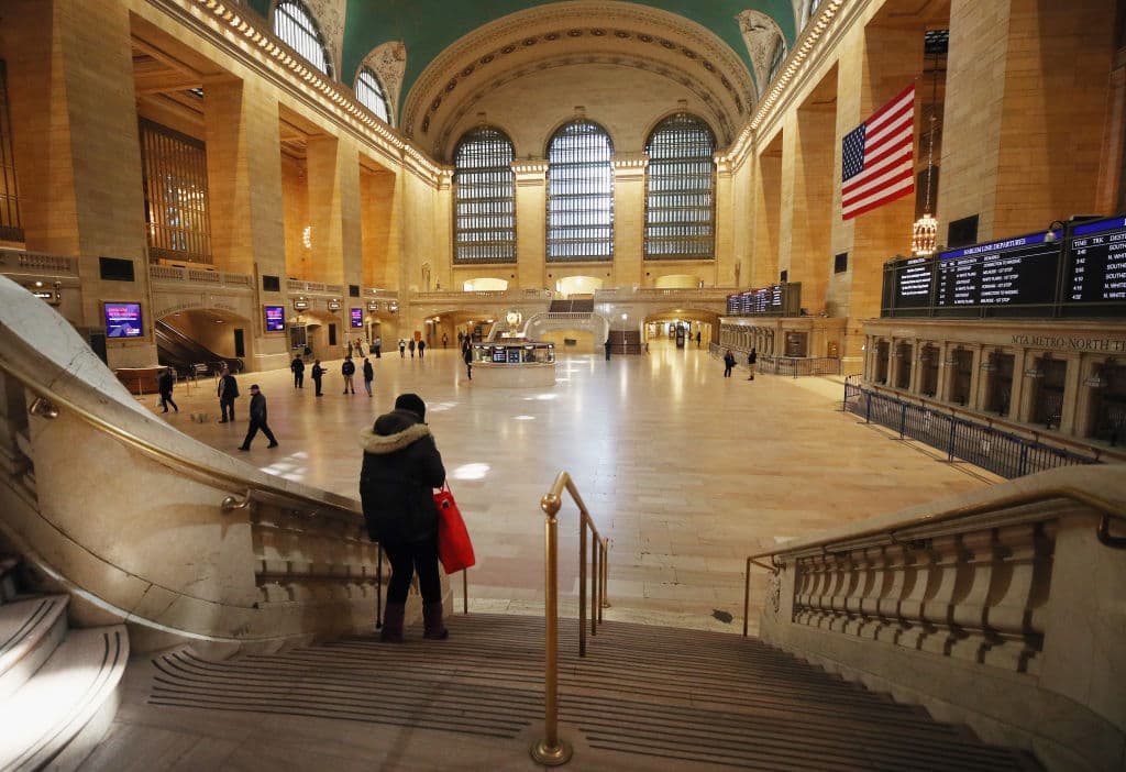 Negli Usa una prestigiosa università ha calcolato costi (in vite umane) e benefici (in posti di lavoro) di una riapertura anticipata