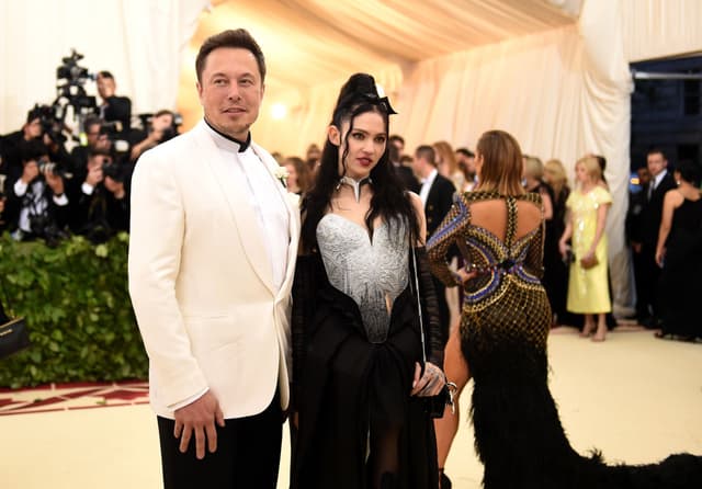 Perché Elon Musk e Grimes hanno chiamato loro figlio "X Æ A-12" (poi diventato X Æ A-Xii)
