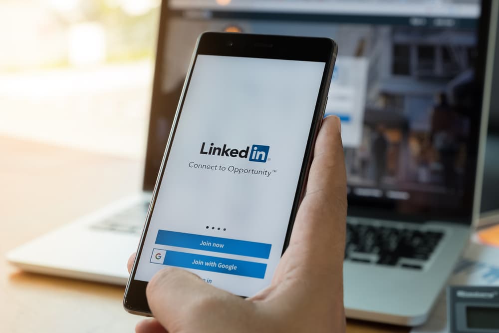 LinkedIn si adegua all'era Zoom: lanciate due funzioni video per i colloqui di lavoro