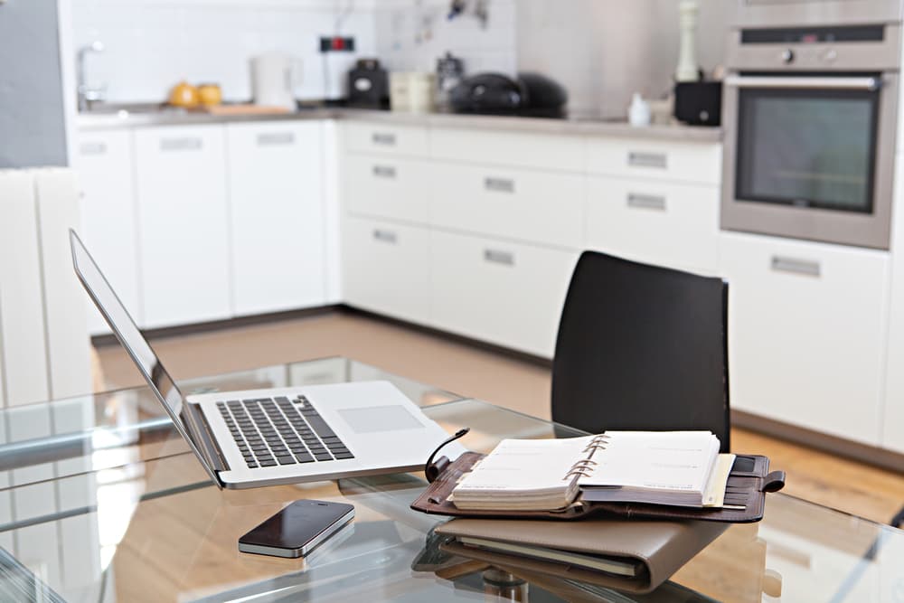 Come il modello ibrido influenzerà l'attività lavorativa? La ricerca di Iwg