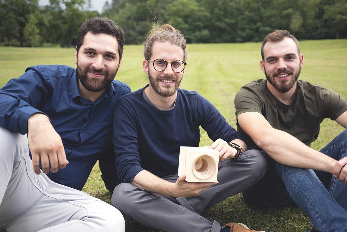 Un amplificatore costruito con gli alberi abbattuti dalla tempesta: la storia di resilienza di tre Under 30