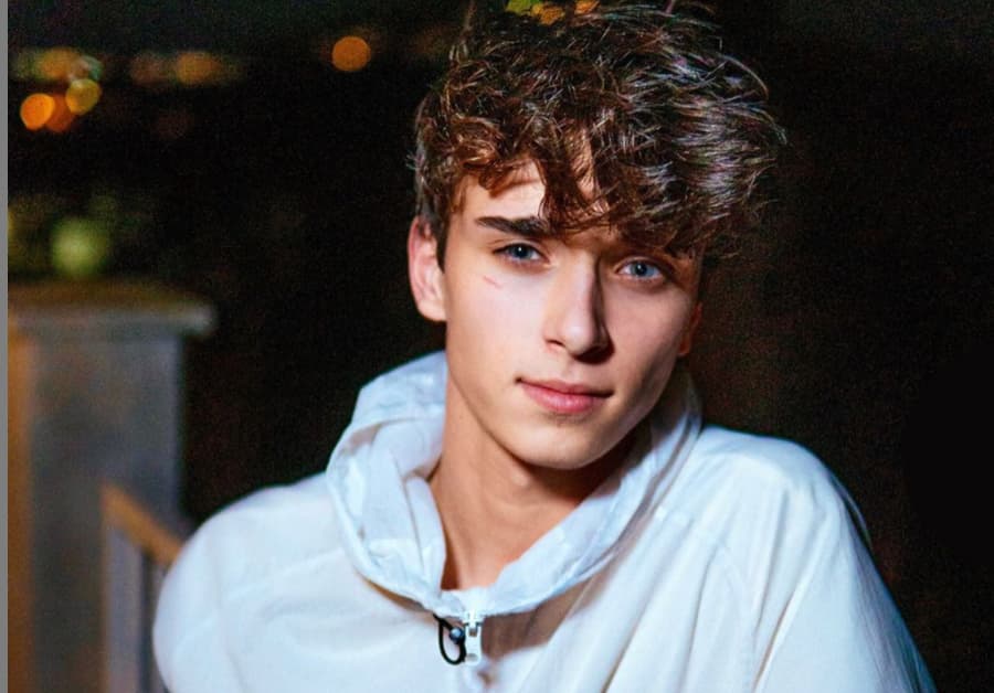 In che modo un 18enne sta guadagnando milioni di dollari grazie a TikTok