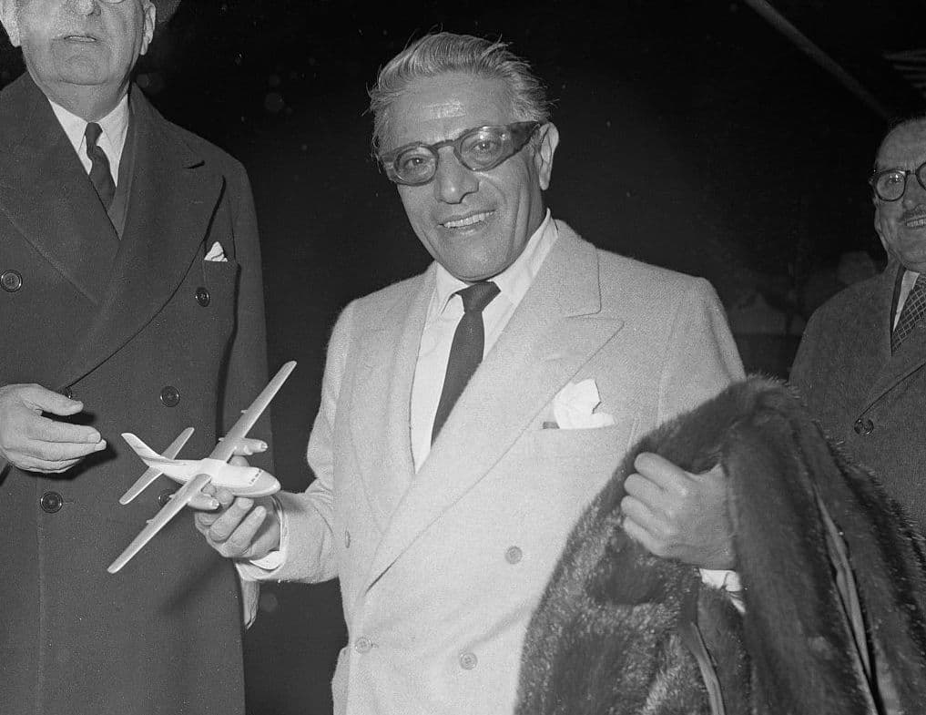 Sfide impossibili: social media vs Onassis. Chi guadagna di più?