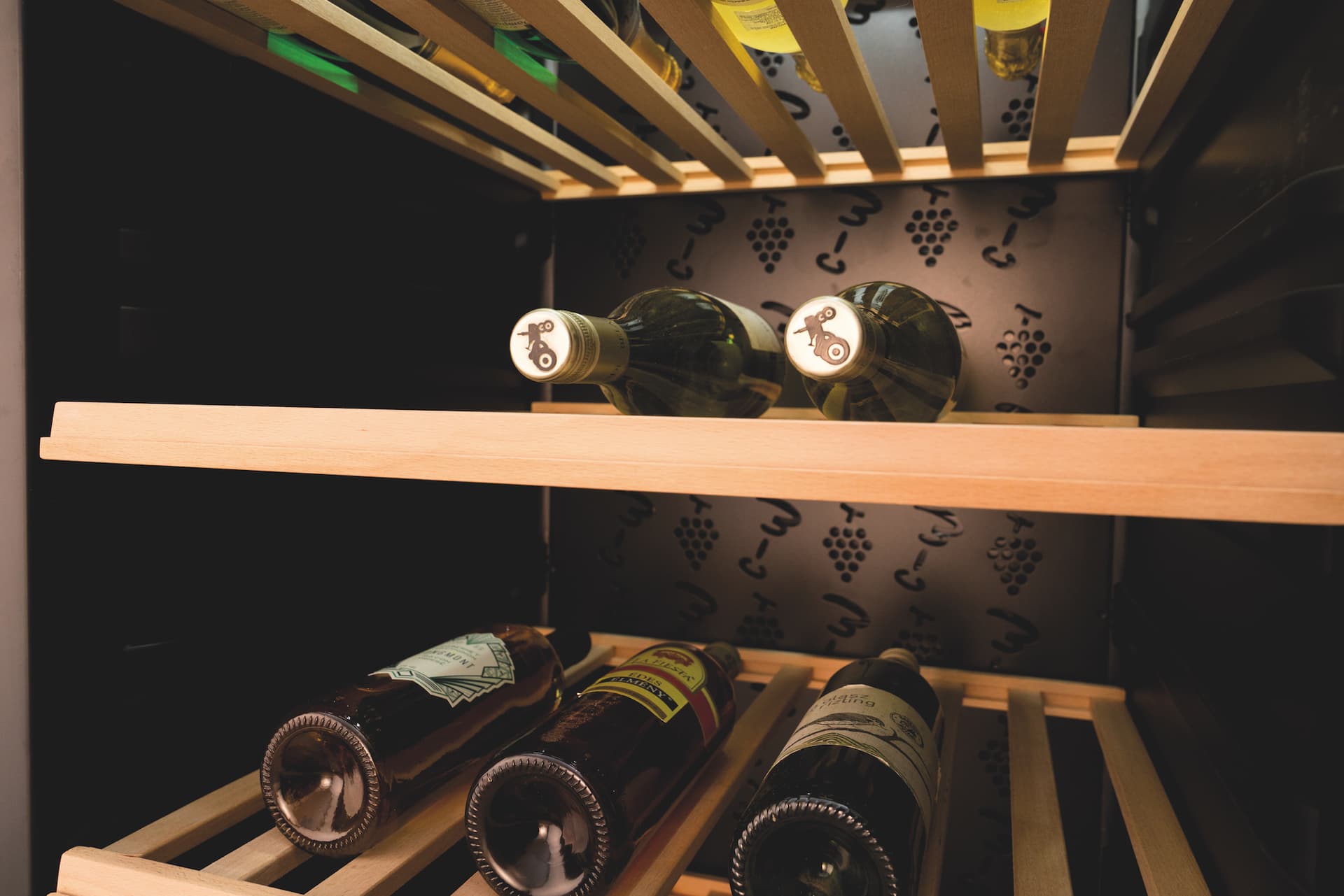 La cantina di casa ora comunica da remoto. E si adatta al vino che contiene