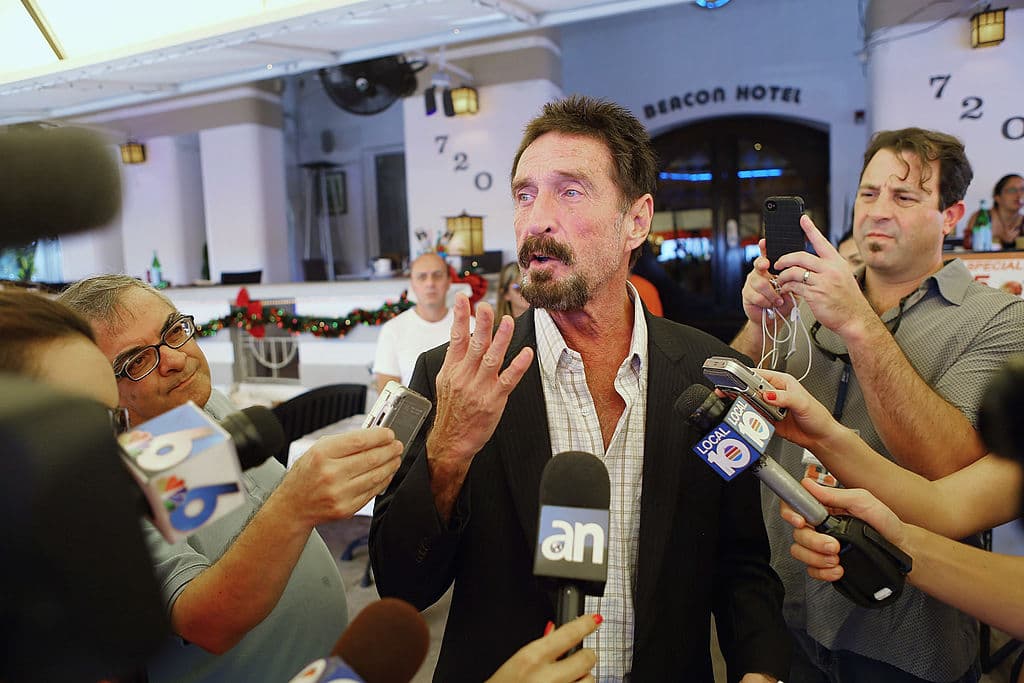 John McAfee accusato di evasione fiscale e di nascondere criptovalute e yacht all'erario