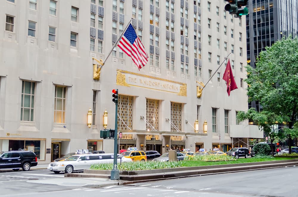 Il Waldorf Astoria di New York metterà all’asta migliaia di pezzi storici