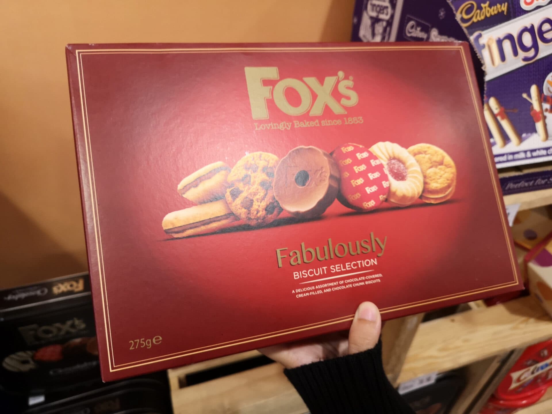 Ferrero fa spesa nel Regno Unito e acquista i biscotti Fox’s
